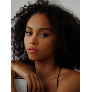 LOLA HENDRICKX 